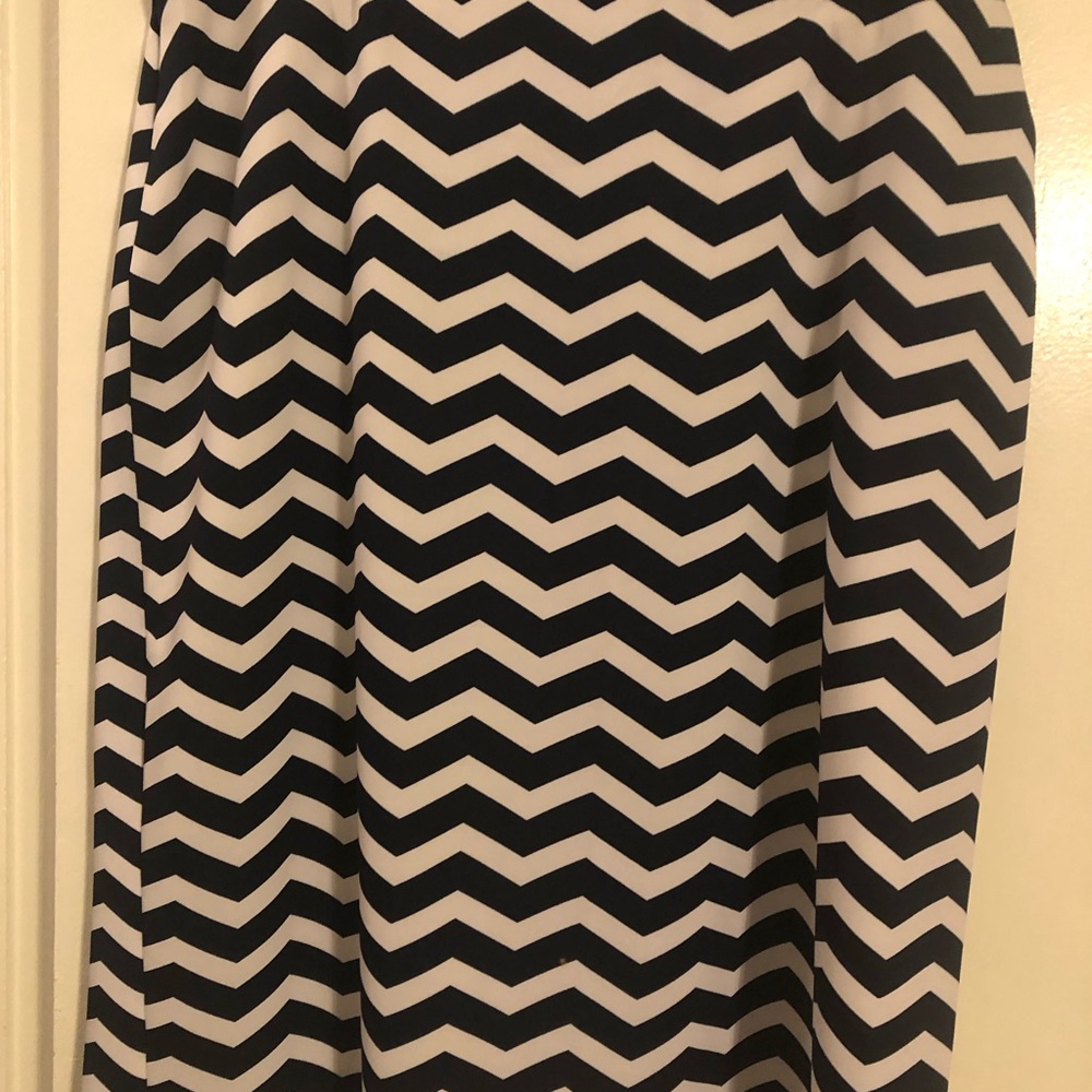 Cato skirt 18W/20W.  Navy blue and white strip.